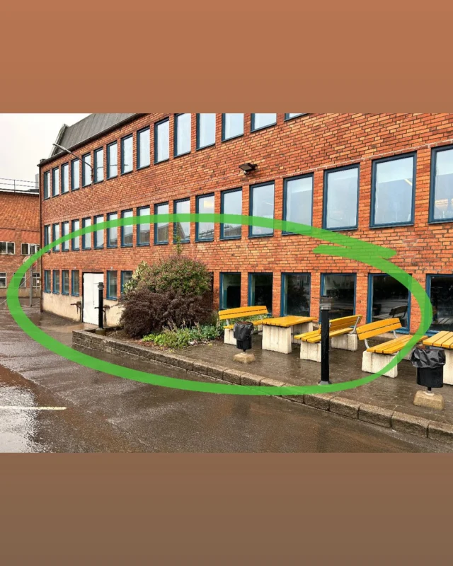 VINTERN 2025 är flytten av klubbexpeditionen planerad! 🚚 Från M2 till Volvogymnasiet. (bild 1)
Bild 2 visar hur det ser ut i lokalen just nu. Fortsättning följer. 👏